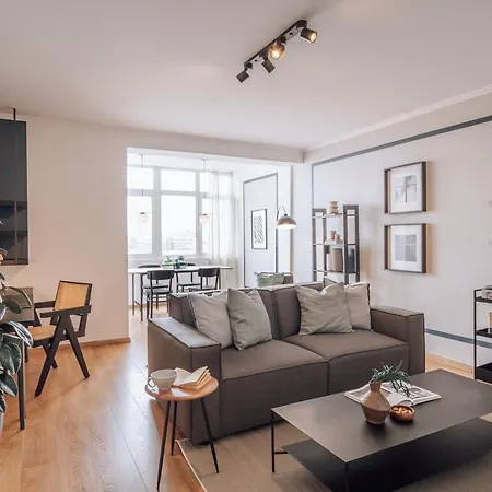 Herbert - 2 Bedrooms And Balcony In Areeiro Apartament *