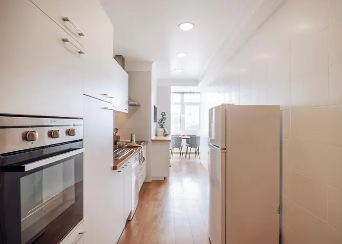 Herbert - 2 Bedrooms And Balcony In Areeiro 公寓