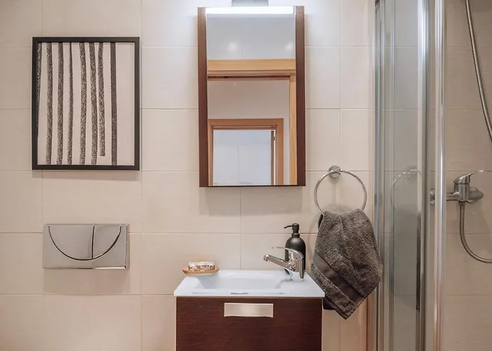 Herbert - 2 Bedrooms And Balcony In Areeiro 公寓