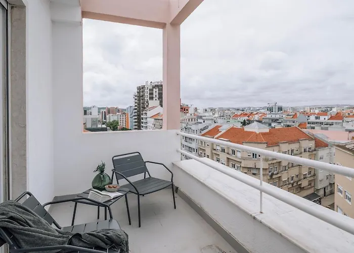 Herbert - 2 Bedrooms And Balcony In Areeiro * Lisboa