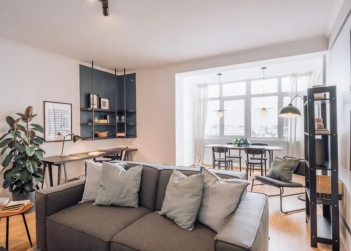 Herbert - 2 Bedrooms And Balcony In Areeiro *