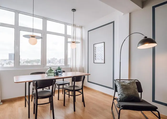 Herbert - 2 Bedrooms And Balcony In Areeiro Lisboa