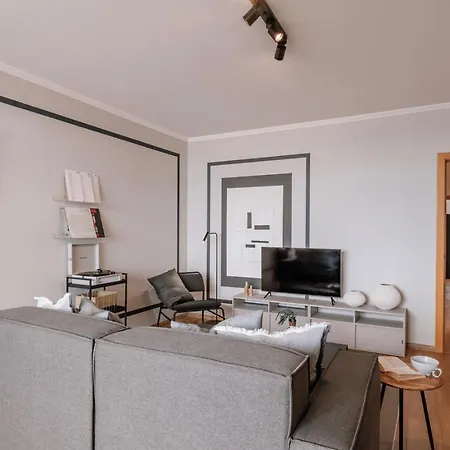 Herbert - 2 Bedrooms And Balcony In Areeiro